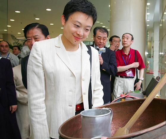 拒绝让球,加入日本国籍后,乒坛名将何智丽现在怎么样了?