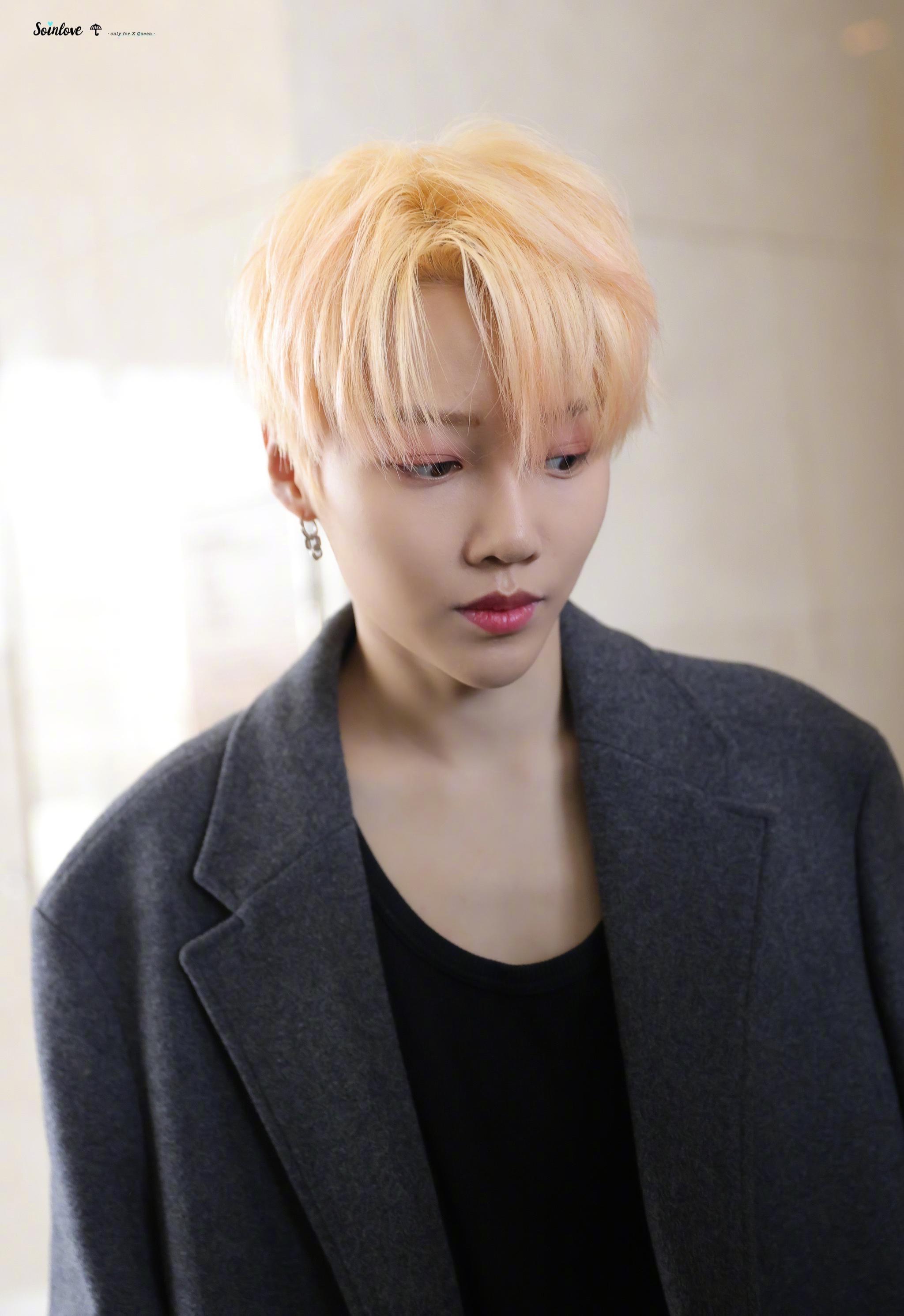 为刘雨昕的金发疯狂打call,冷白皮真的好适合这个发色!