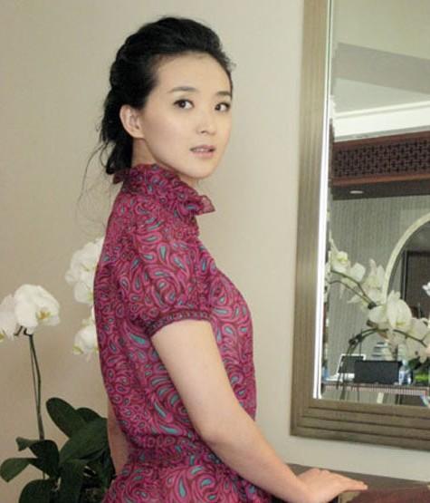 晴格格王艳胖脸发福,与继子王烁相差8岁,大12岁老公很疼她