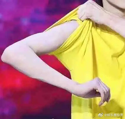宋亚轩的手臂线条也太完美了吧大臂肌肉线条修长分布均匀