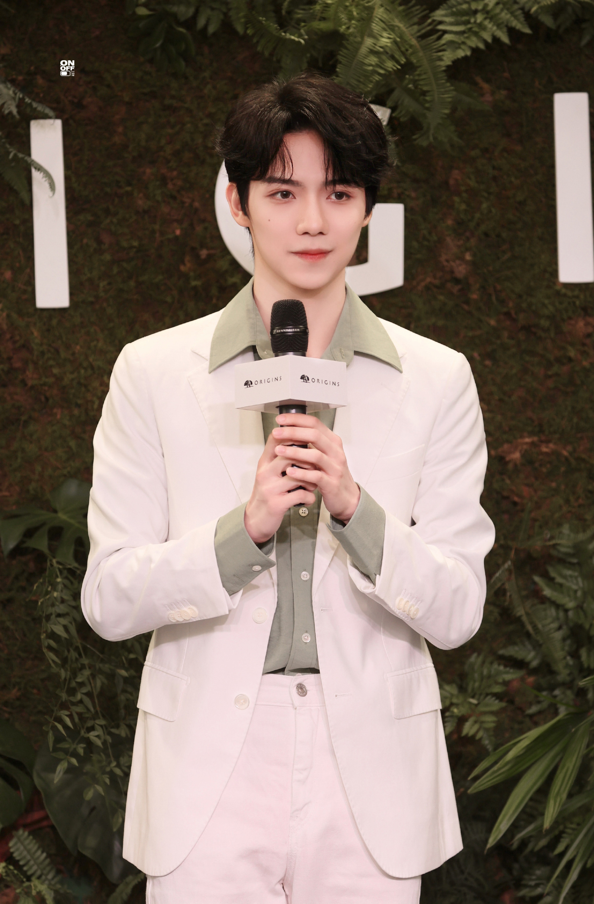 罗一舟今日活动饭拍图 帅气有型的白马王子……_高清图集_新浪网