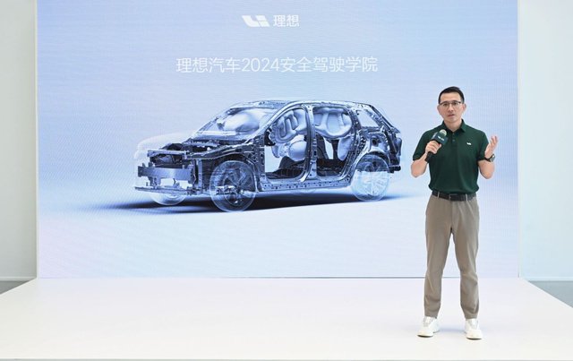 理想全系获评中保研最高评级，安全一定越卷越好-新浪汽车