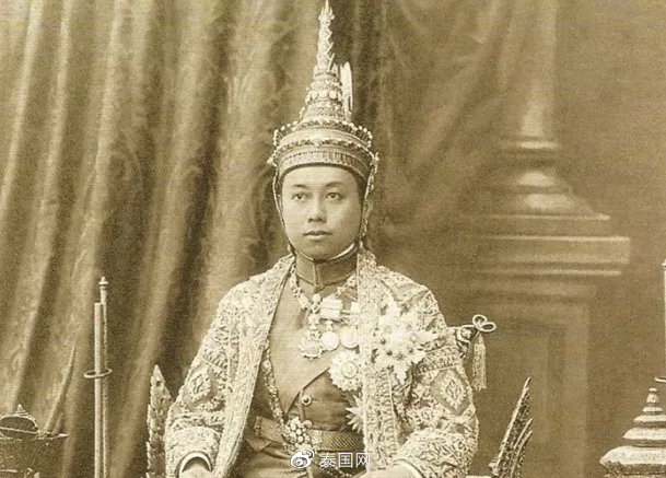 拉玛七世 帕恰迪波 先皇(1893 - 1941年5月30日逝世于英国)中文名郑光