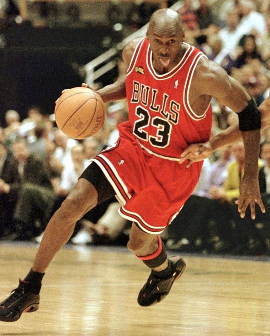 乔丹在球场上的标志性动作