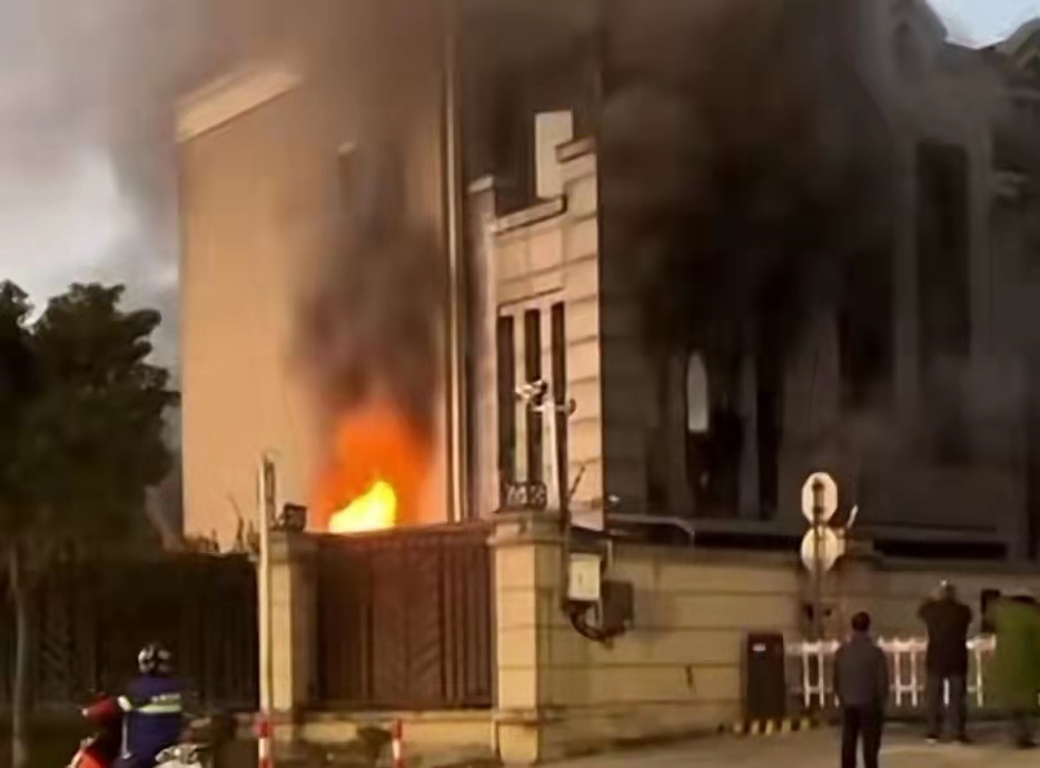 上海一别墅失火致一家人中4名女性不幸身亡 知情人称其中遇难儿媳为孕妇休闲区蓝鸢梦想 - Www.slyday.coM