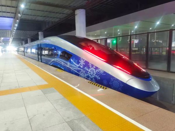 复兴号冬奥智能型动车组上线揭秘世界首个高铁5g超高清演播室