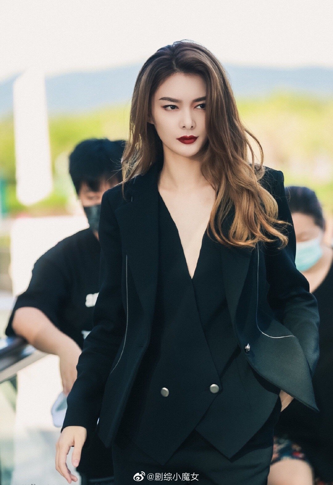 傅菁西装造型,真的是好a好御姐!_高清图集_新浪网