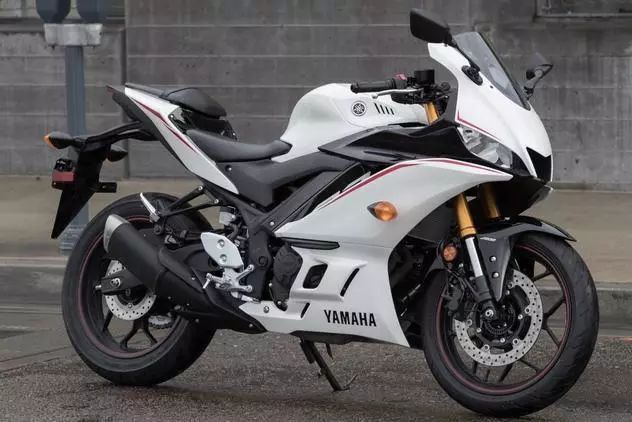 时隔4年再次回归,进口雅马哈300cc摩托跑车,高达5项大升级!