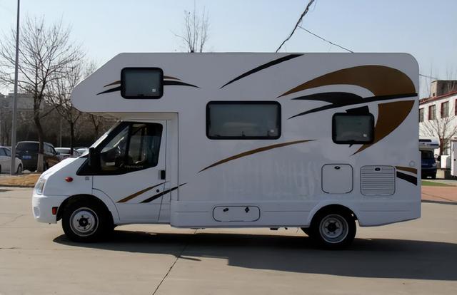 巨威房车福特自动挡美式内饰上下铺舒适全方位