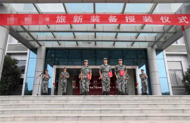 东部战区陆军第72集团军配发新型战车,增强战场突防突击能力