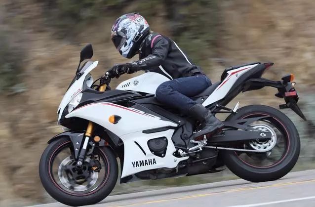 时隔4年再次回归,进口雅马哈300cc摩托跑车,高达5项大升级!