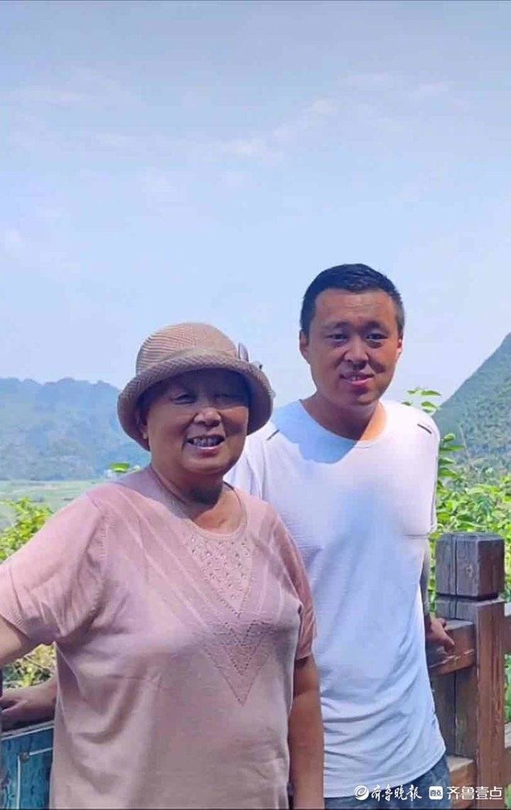 一车一儿一妈山东小伙自制徒步车推着母亲圆梦大理