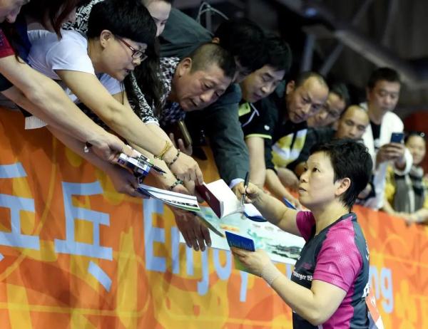 创造历史！58岁上海阿姨获世乒赛铜牌：只要我上场，每一板都会认真打休闲区蓝鸢梦想 - Www.slyday.coM