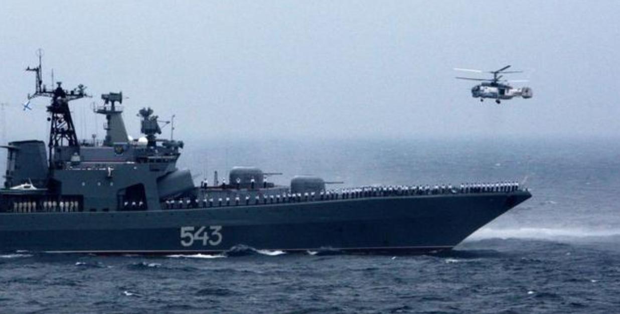 中俄在通过津轻海峡，在日本海亮剑，日本监视中俄军舰行动休闲区蓝鸢梦想 - Www.slyday.coM