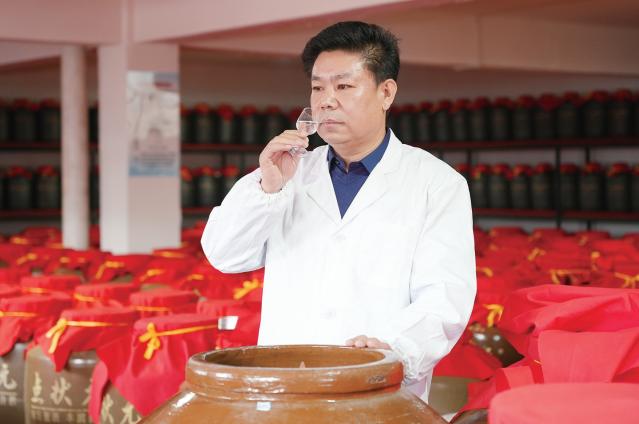 用情怀保留400年前河湟老味道中国白酒工艺大师王鹏珍解读46度五种粮