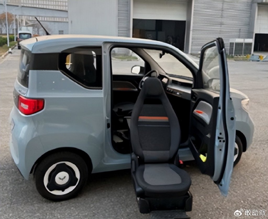 人民需要什么就造什么五菱宏光miniev福祉车实车曝光