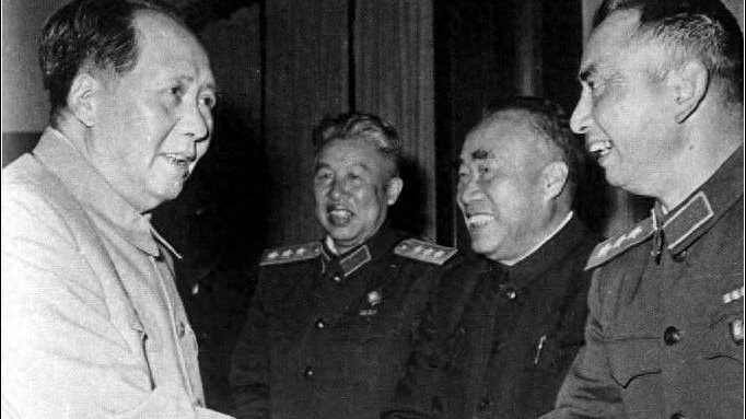 杨勇为何能打破华北山头,担任北京军区司令?|杨勇|北京军区|司令员_新浪新闻