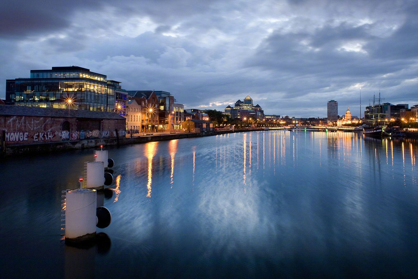 都柏林是爱尔兰的首都及最大城市