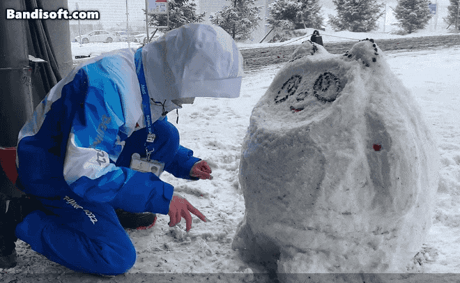 冬奥赛场内外，堆雪人大赛开始了！外国记者说：“下雪的北京非常美”休闲区蓝鸢梦想 - Www.slyday.coM