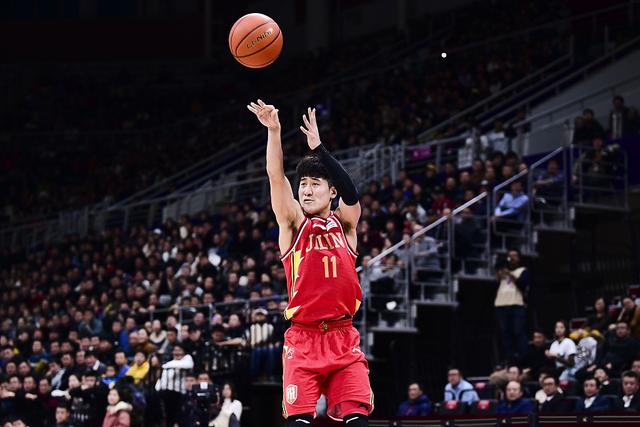 吉林男篮外线神射手,一位冉冉升起的新星,姜伟泽还需改变什么?