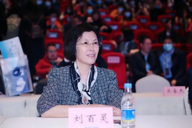 集团四川置地公司常务副总经理刘百灵等领导及行业大咖参与了颁奖仪式