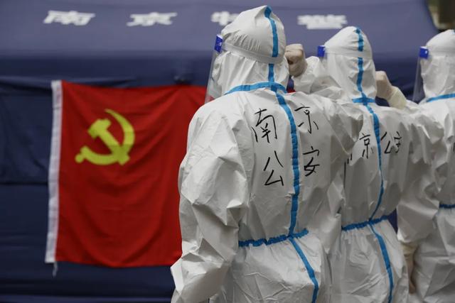 【抗疫一线】逆行的背影