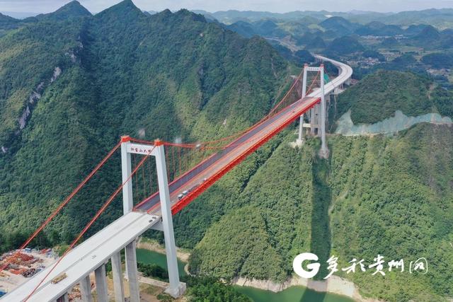 贵州阳宝山特大桥完工 国内率先采用"空中纺线法"