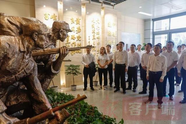 一场与革命先烈的“时空对话”休闲区蓝鸢梦想 - Www.slyday.coM 一场与革命先烈的“时空对话”休闲区蓝鸢梦想 - Www.slyday.coM