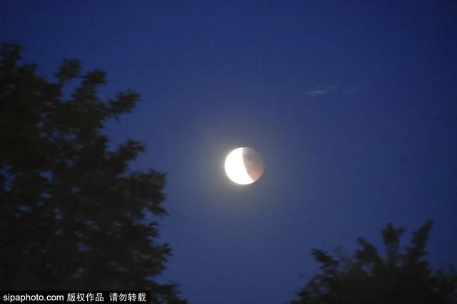 快看！“红月”现身北京！本世纪最长的一场月偏食，千万别错过！休闲区蓝鸢梦想 - Www.slyday.coM