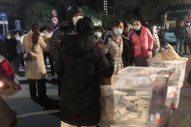 健康小站最前线丨平时“爱睡觉”的她,凌晨被叫醒后,瞬间清醒奔出家门休闲区蓝鸢梦想 - Www.slyday.coM 健康小站最前线丨平时“爱睡觉”的她,凌晨被叫醒后,瞬间清醒奔出家门休闲区蓝鸢梦想 - Www.slyday.coM