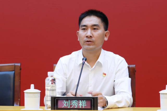 昔日背母求学今日助学育人记第八届全国道德模范候选人刘秀祥