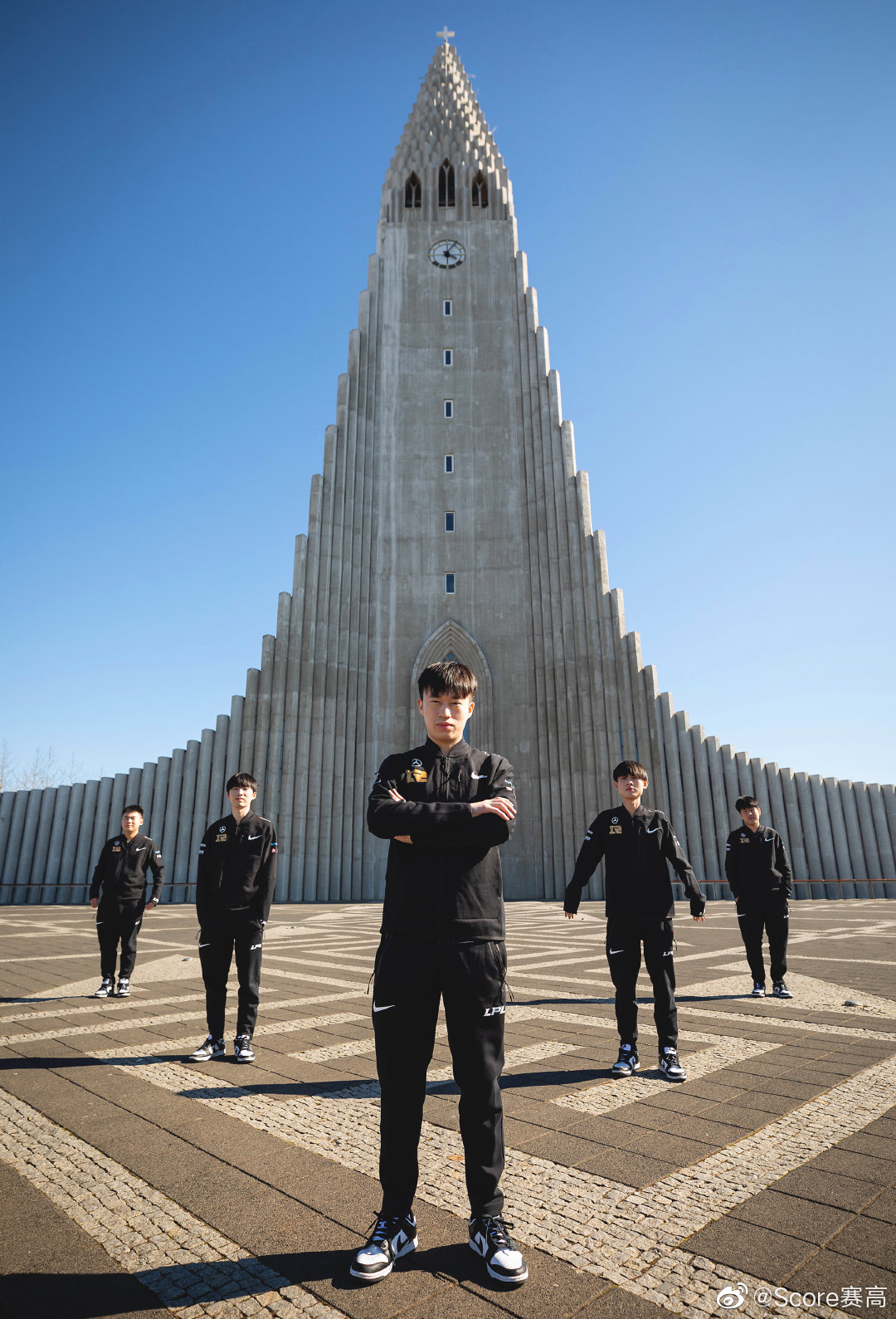 rng队员们冰岛拍摄花絮照 cr:lpl选手