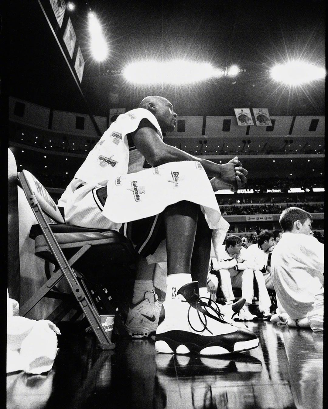 气质无敌,分享一组迈克尔-乔丹的黑白帅照!