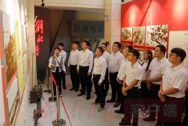 一场与革命先烈的“时空对话”休闲区蓝鸢梦想 - Www.slyday.coM 一场与革命先烈的“时空对话”休闲区蓝鸢梦想 - Www.slyday.coM