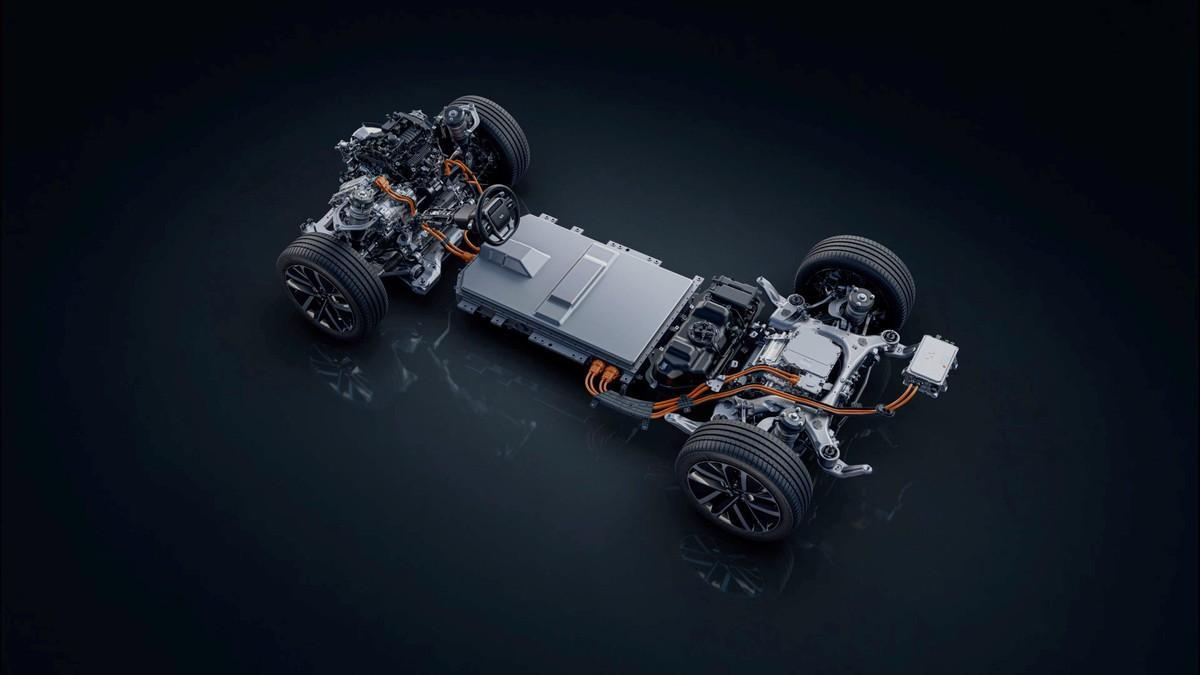 在车里看电影配两块8155芯片的理想l8表现能有多卷