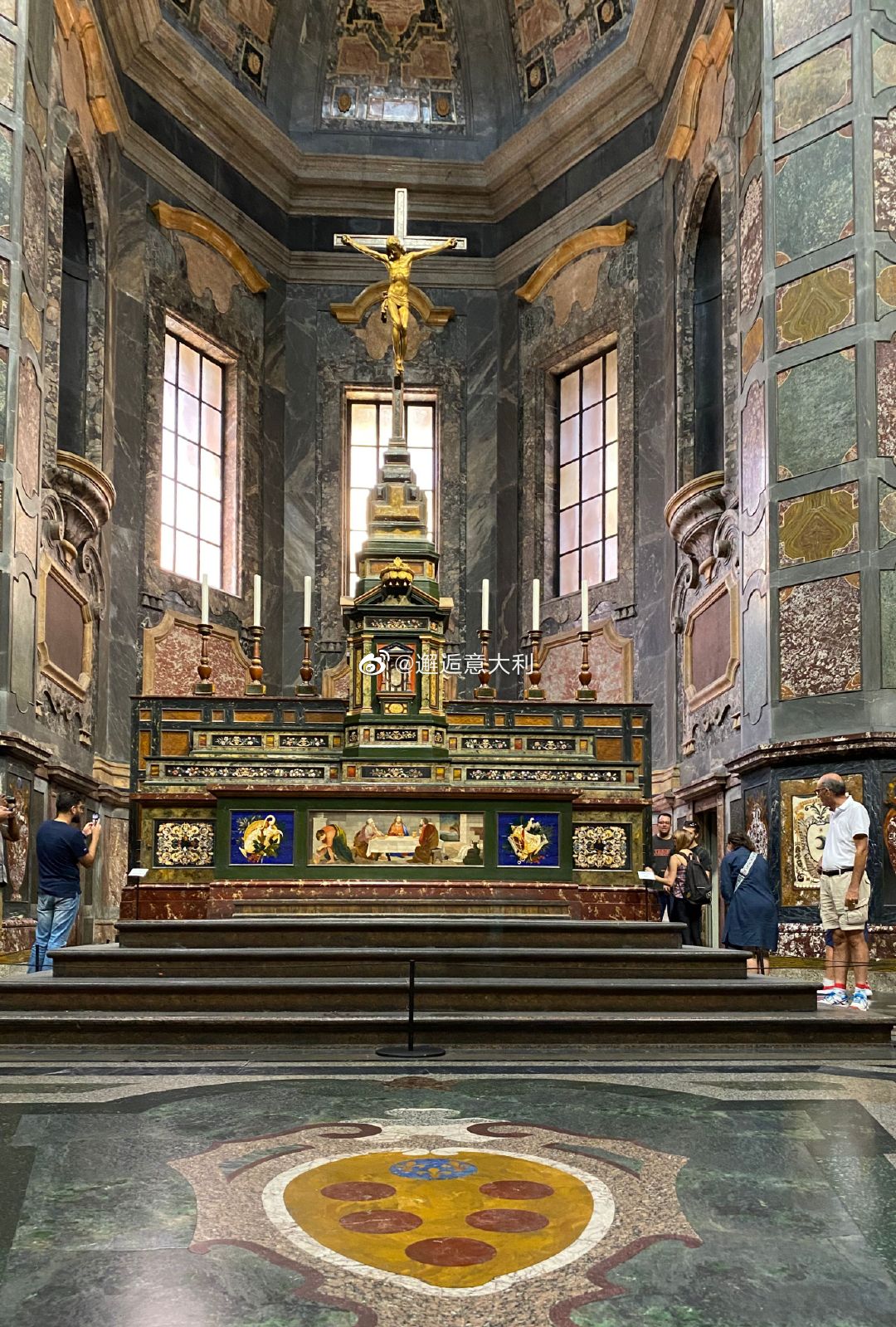 佛罗伦萨的美第奇礼拜堂,小圣堂祭坛上的石材拼贴画……_高清图集