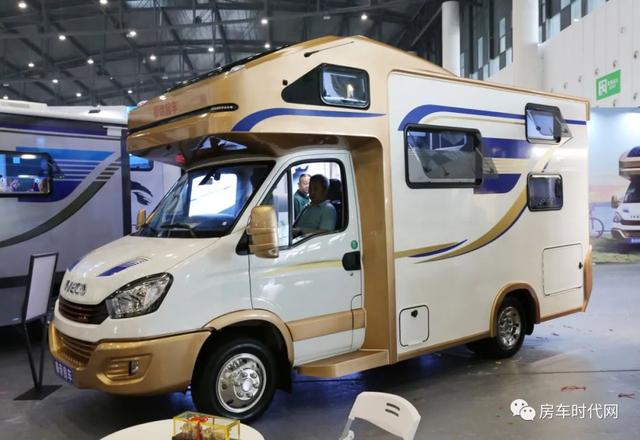 秦帝房车蹑景系列实车亮相30t强劲动力纵置子母床商旅兼备