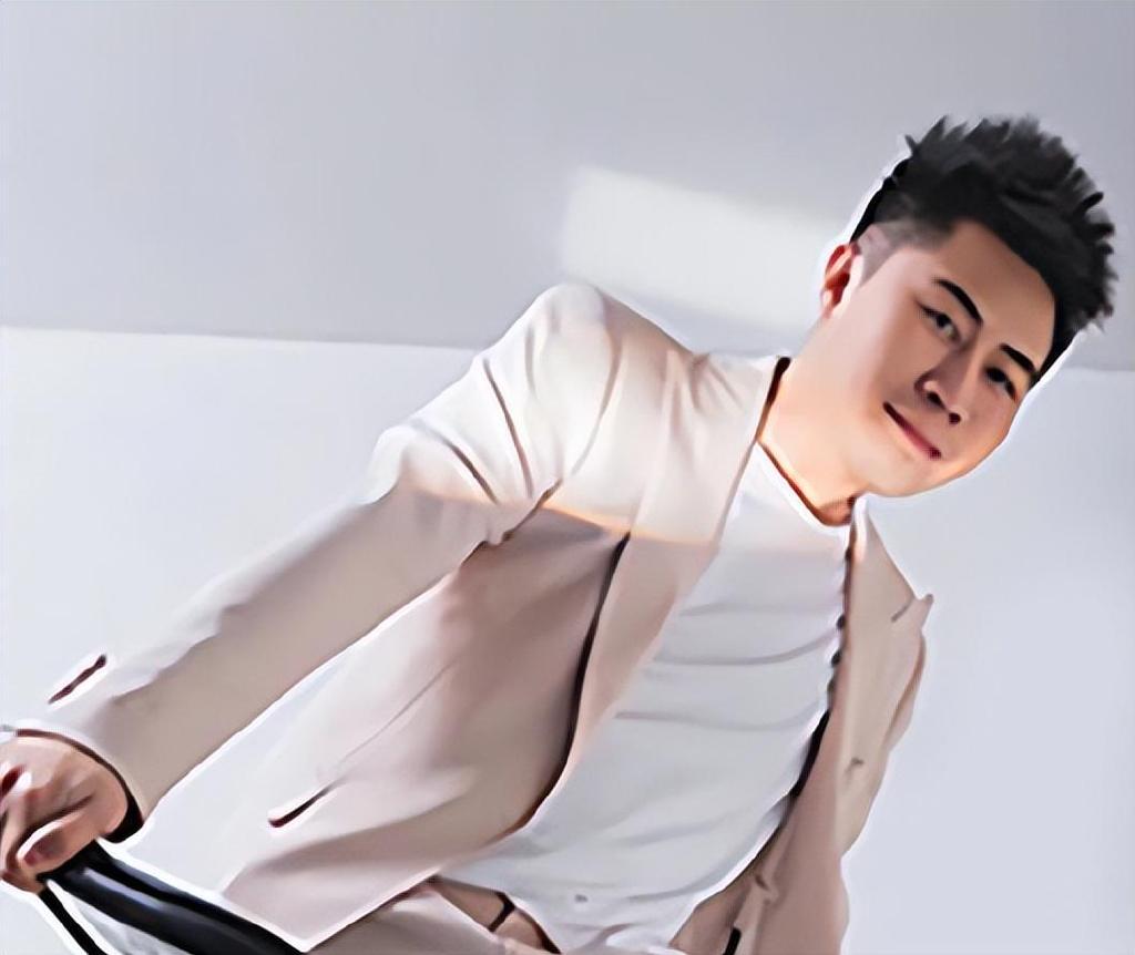 65岁赵本山再次走红,网友喊话:原唱不火,教唱的火了__财经头条