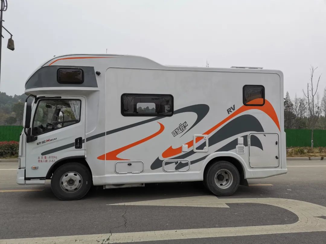 雅致舒适特别超大空间可容纳6人丨雅舒特两款c型房车详解