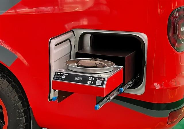 与传统的电磁炉和燃气灶相比,柴油灶的燃料直接与原车油箱匹配,解决了