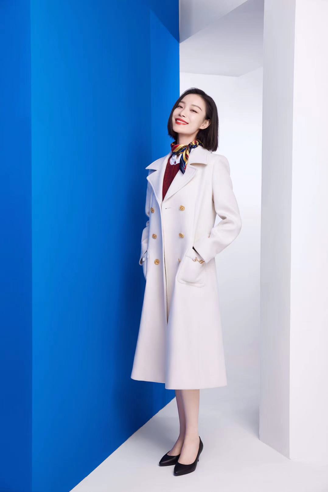 倪妮穿白色系风衣简约且有气质适合开春种草