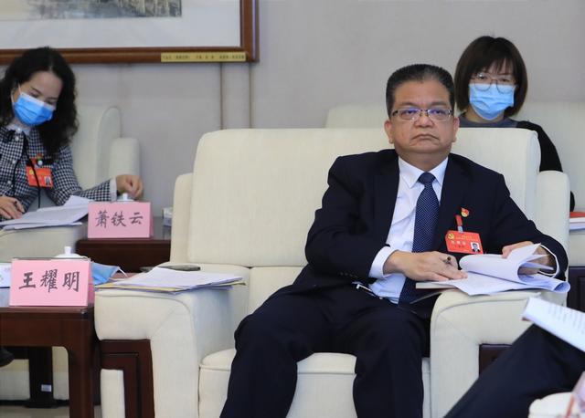 聚焦党代会61报告反响市党代表中堂镇党委书记王耀明加快建设成为