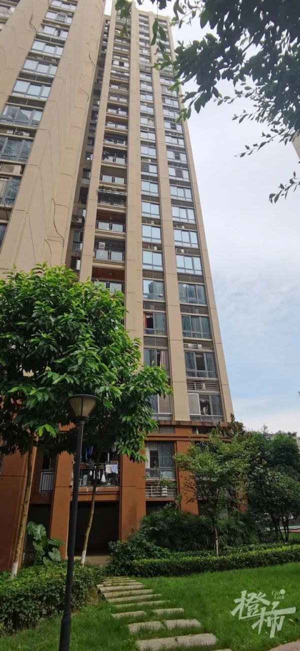 重庆姐弟坠亡案两被告人聊天记录曝光冲上热搜,网友:背后发凉休闲区蓝鸢梦想 - Www.slyday.coM 重庆姐弟坠亡案两被告人聊天记录曝光冲上热搜,网友:背后发凉休闲区蓝鸢梦想 - Www.slyday.coM