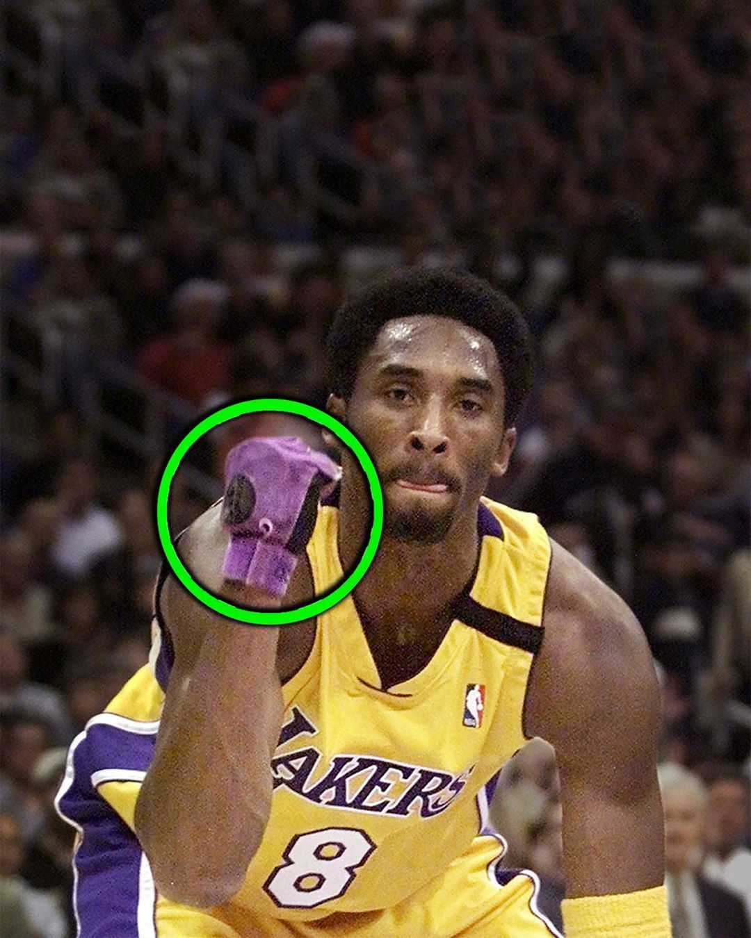 带着"手套"打球!99-00赛季,科比右手手掌骨折_高清图集_新浪网