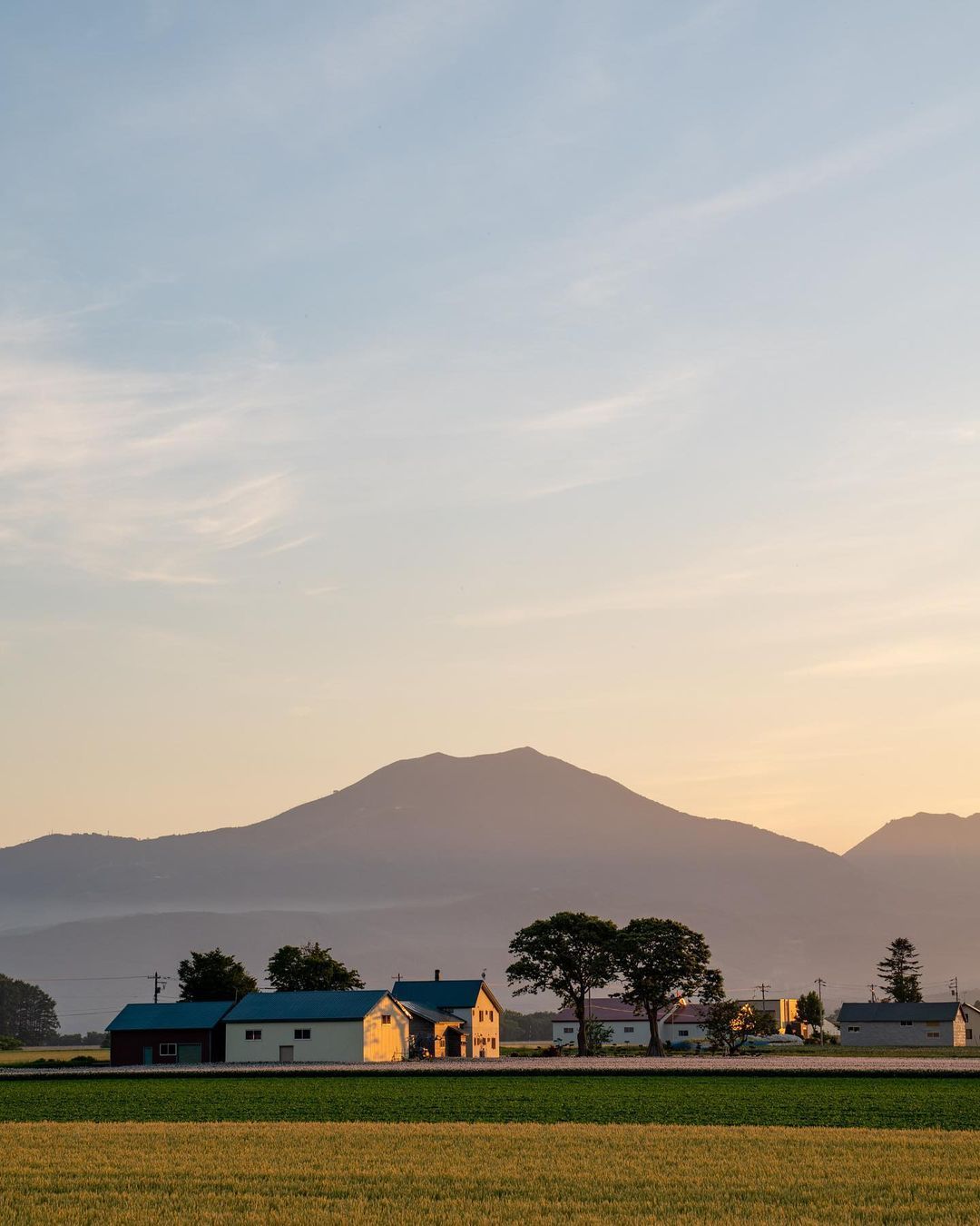 坐落在北海道的俱知安町,背靠羊蹄山和二世古连峰……__财经头条 坐落在北海道的俱知安町,背靠羊蹄山和二世古连峰……__财经头条
