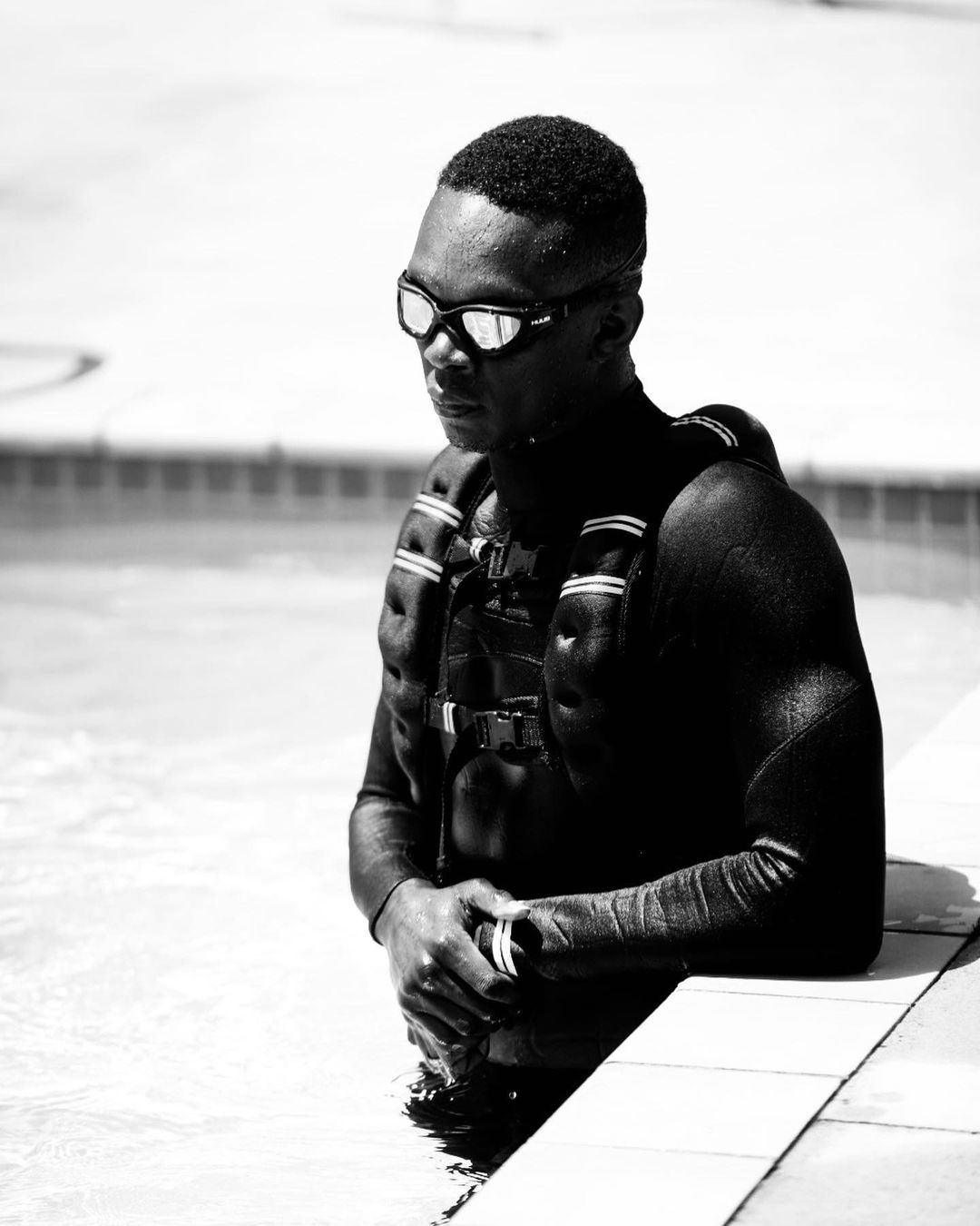 阿迪萨亚这是在.致敬刀锋战士?_高清图集_新浪网