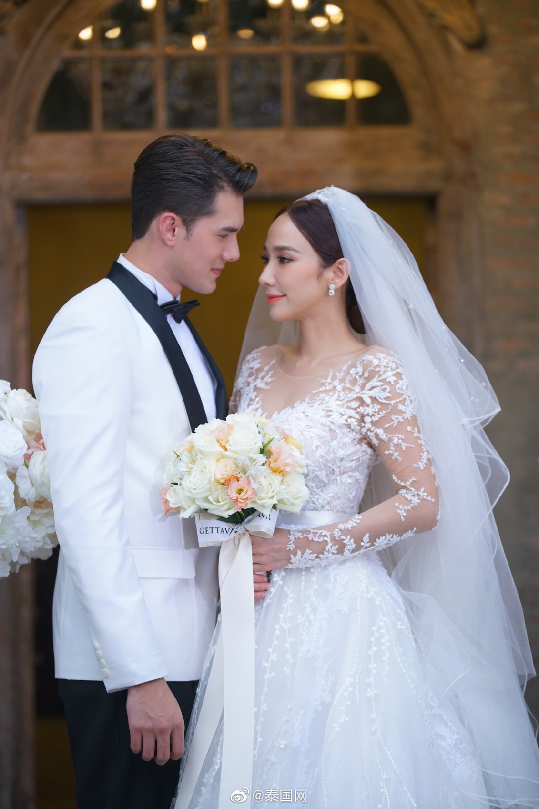 泰星aump新剧穿婚纱造型惊艳网友