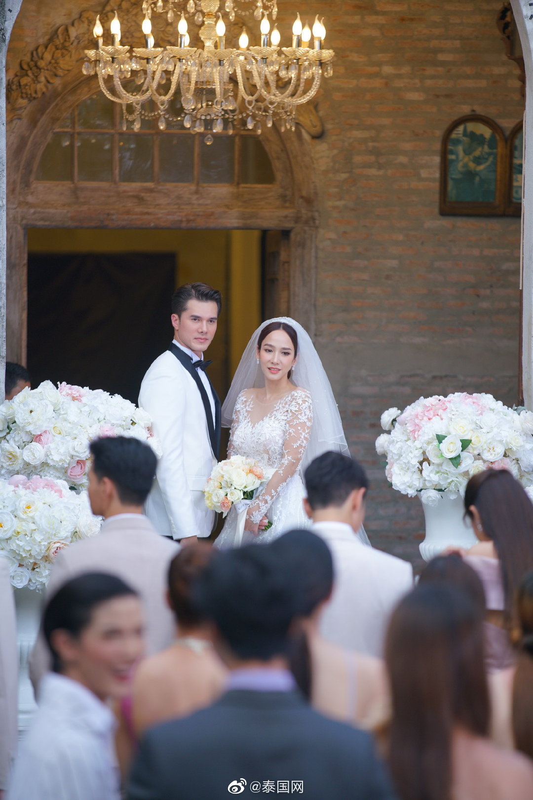 泰星aump新剧穿婚纱造型惊艳网友