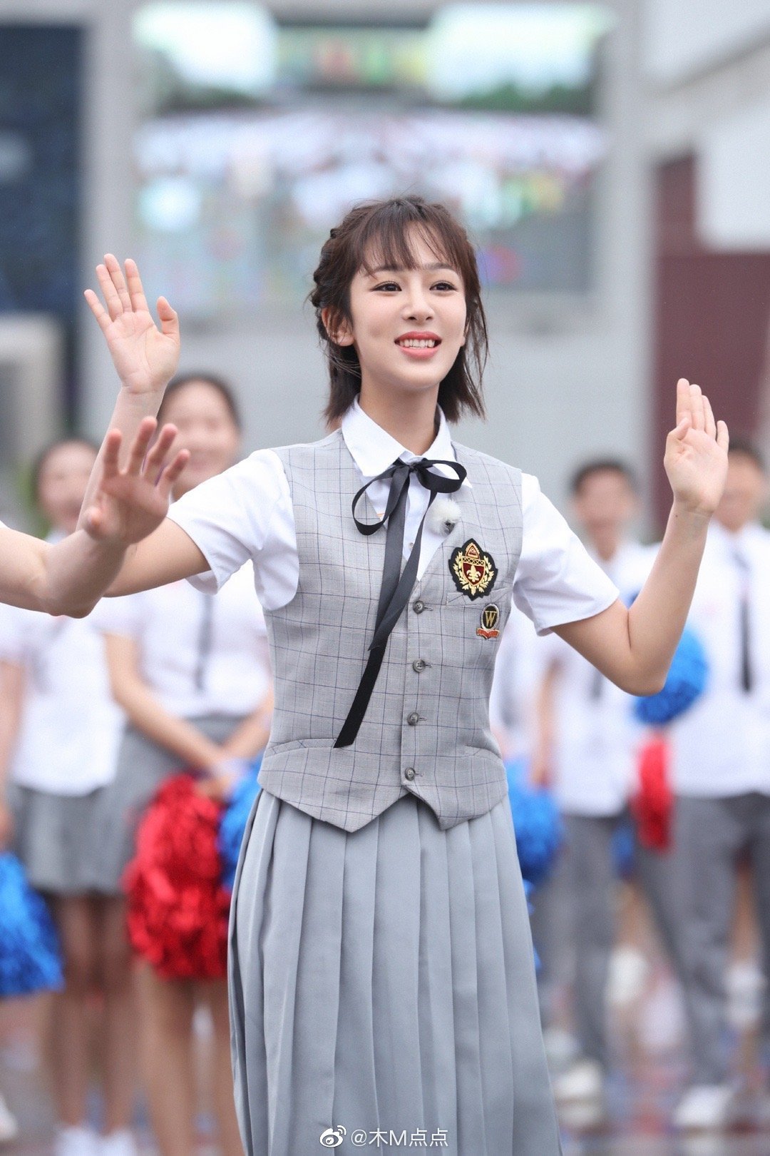 yz 杨紫高中校服造型，活力满满回顾一下杨紫小时候的校服照…………