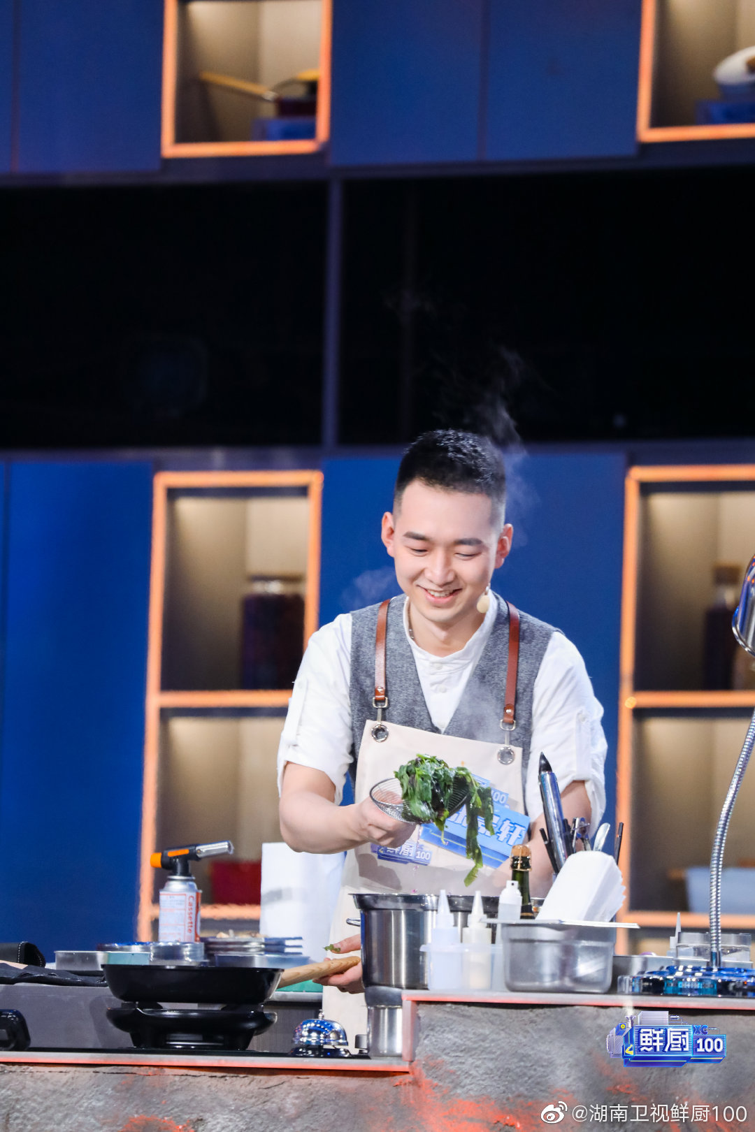 优雅从容星级风范,今晚10点湖南卫视《鲜厨100》看张景轩上菜了!